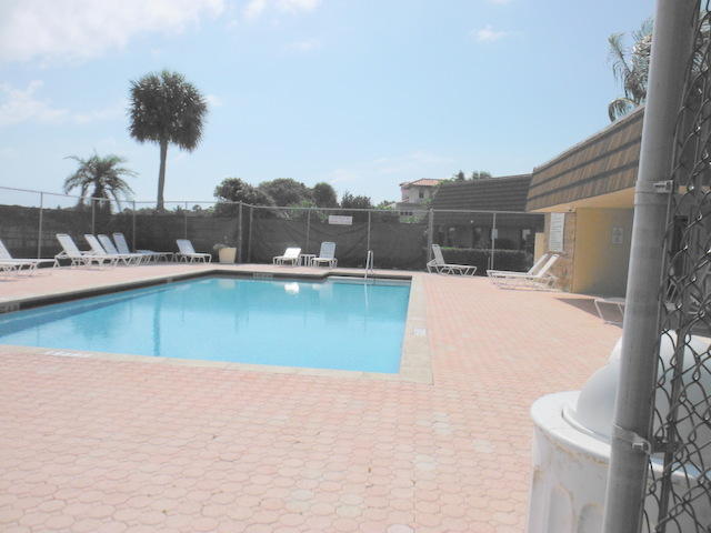 825 Center Street, Unit 56D Jupiter, FL 33458 - Photo 17 of 19 Community Pool