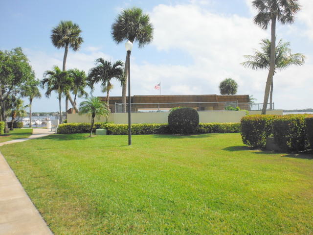 825 Center Street, Unit 56D Jupiter, FL 33458 - Photo 18 of 19 Community Pool house