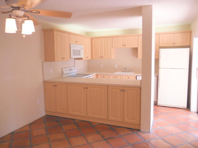 825 Center Street, Unit 56D Jupiter, FL 33458 - Photo 3 of 19 Updated Kitchen