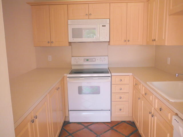 825 Center Street, Unit 56D Jupiter, FL 33458 - Photo 4 of 19 Kitchen with Extra Storage