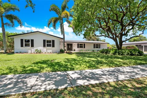 $940,000 | 15700 Southwest 87th Avenue, Palmetto Bay, FL 33157