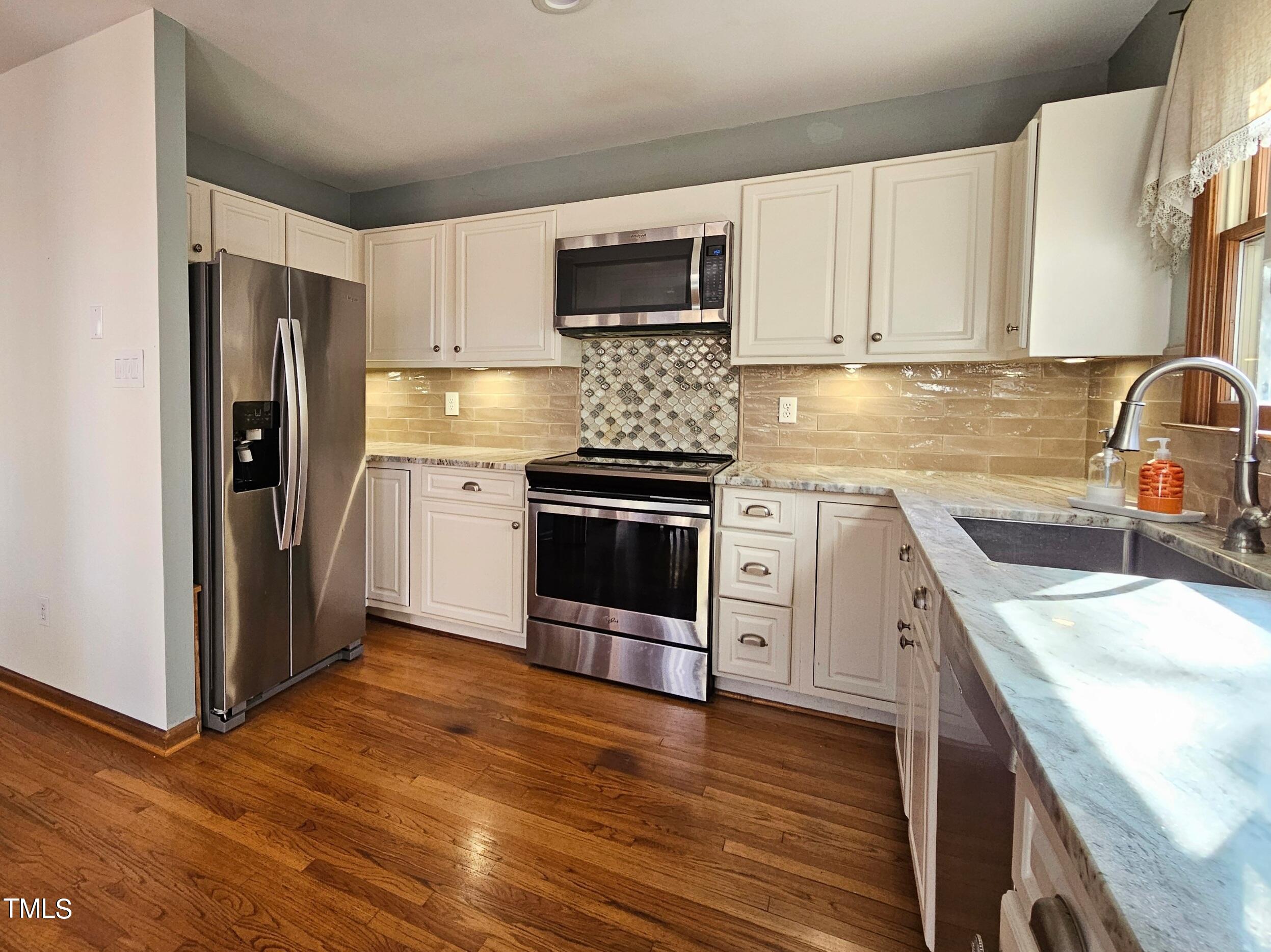 122 Ripley Court Cary, NC 27513 - Photo 6 of 20 20231204_135038 (1)