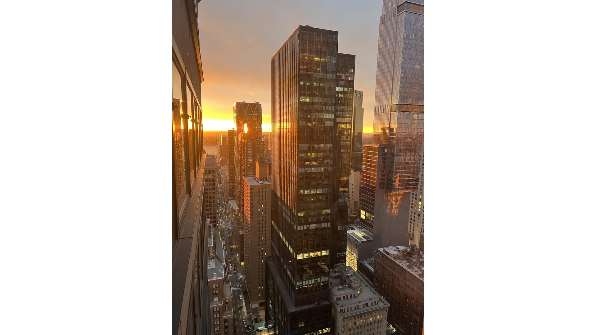 150 West 56th Street, Unit 4403/05 Manhattan, NY 10019 - Photo 9 of 11