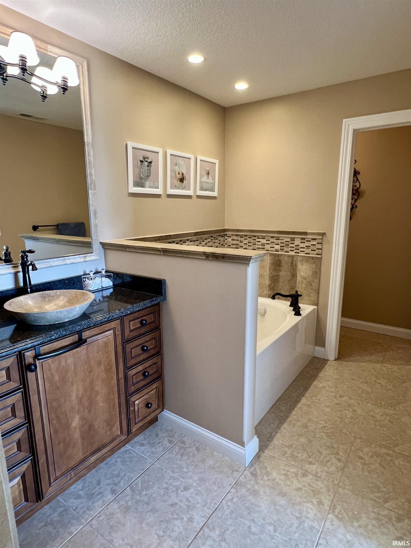 1620 Colonial Drive Rochester, IN 46975 - Photo 17 of 35