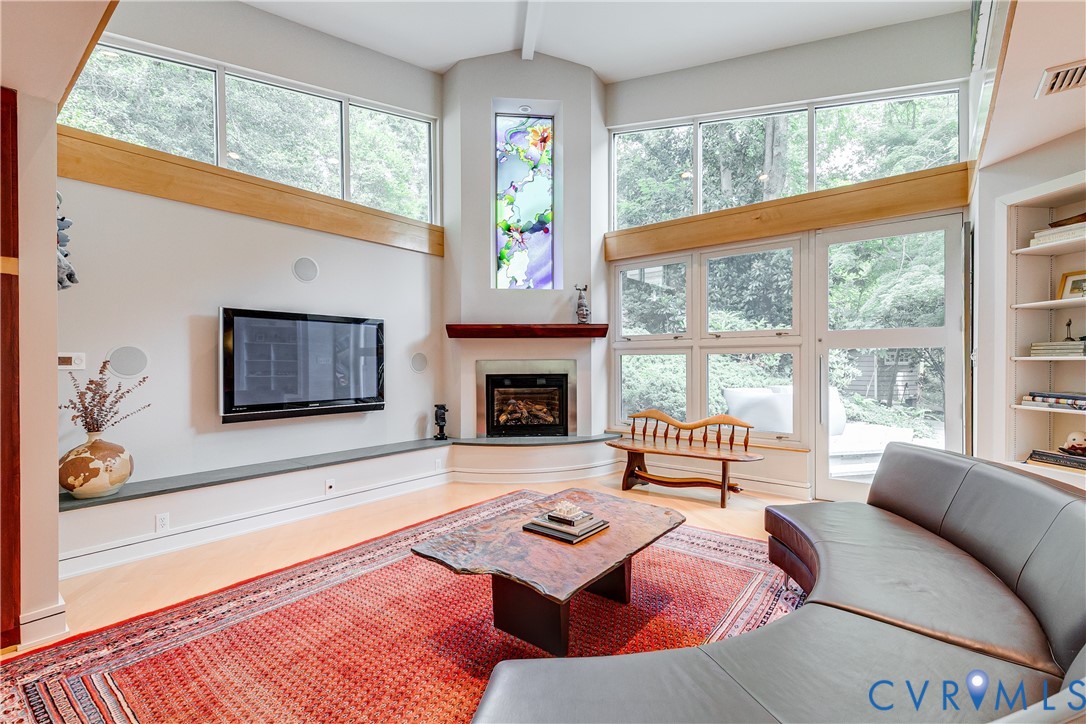 220 Ampthill Road Richmond, VA 23226 - Photo 25 of 59 Family room with fireplace