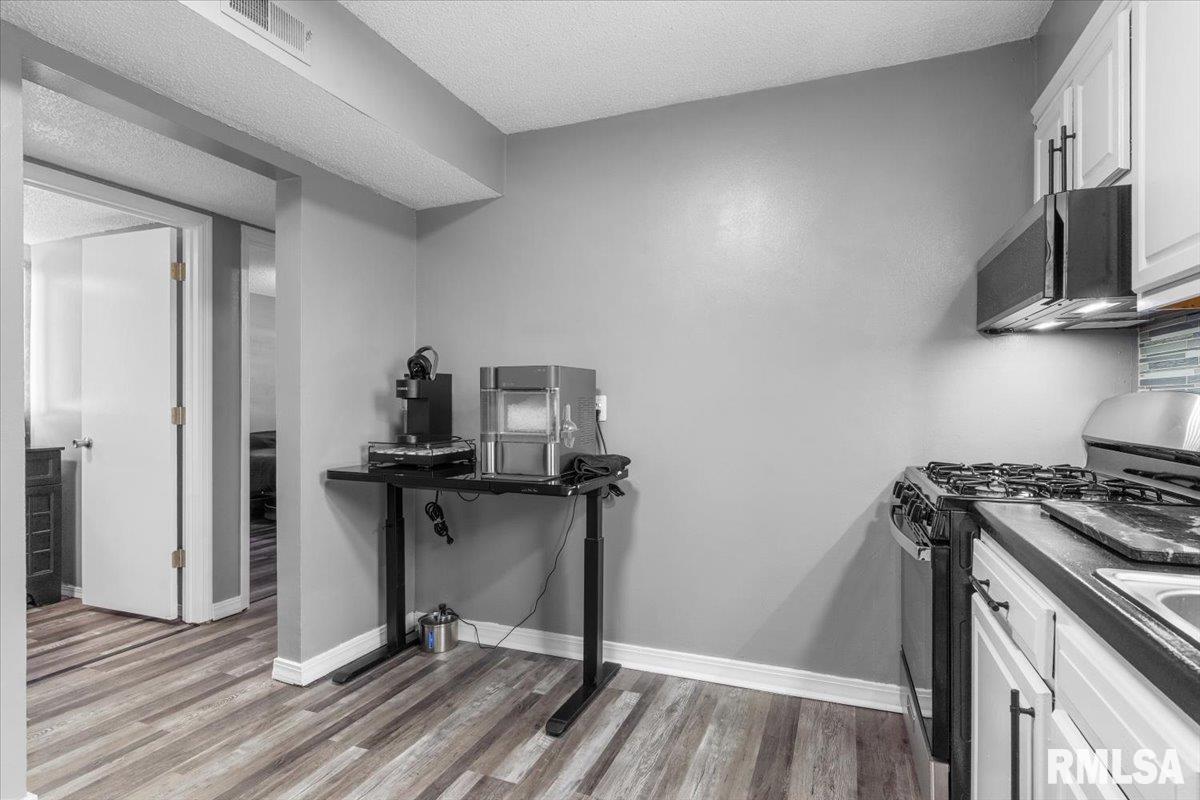 1914 Jeanette Lane, Unit 6 Springfield, IL 62702 - Photo 5 of 19