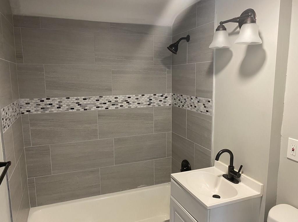 135 Santa Barbara Street Springfield, MA 01104 - Photo 5 of 8