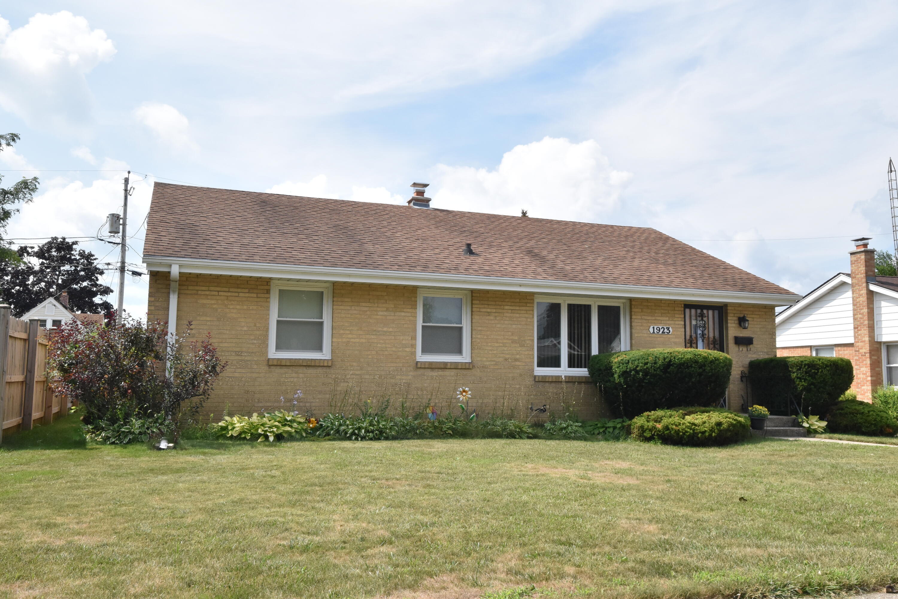 1923 Arlington Avenue Racine, WI 53403 - Photo 31 of 31 Front