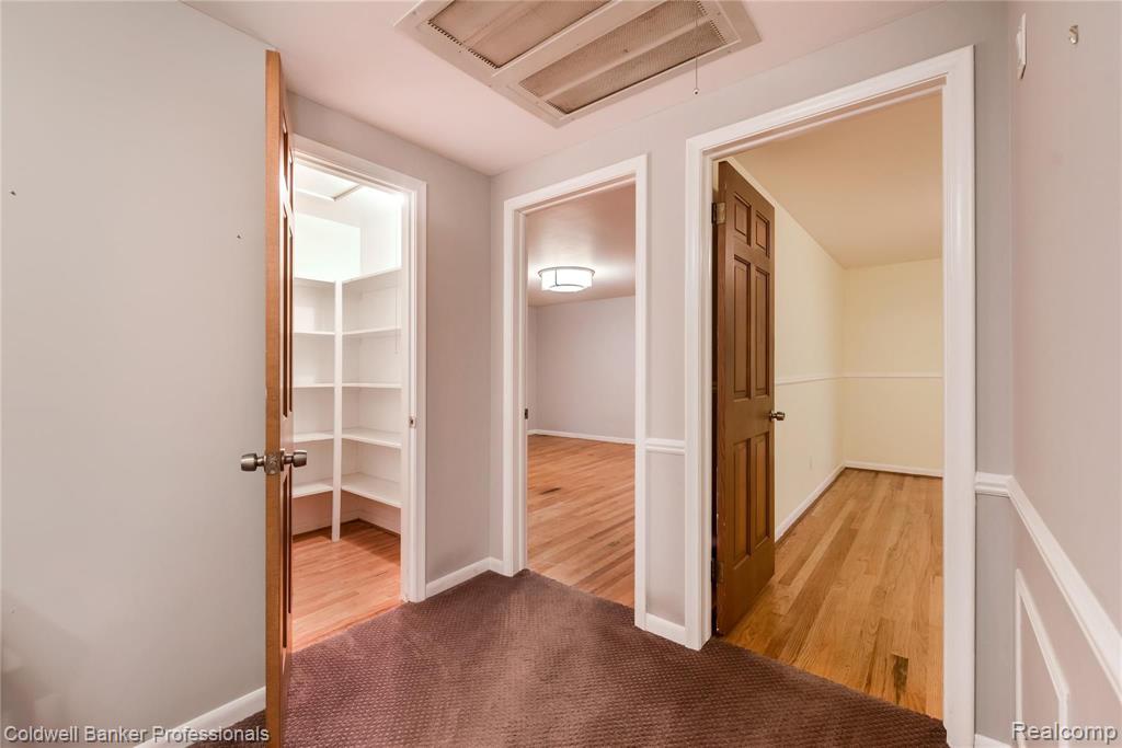 29870 Fox Grove Road Farmington, MI 48334 - Photo 23 of 35