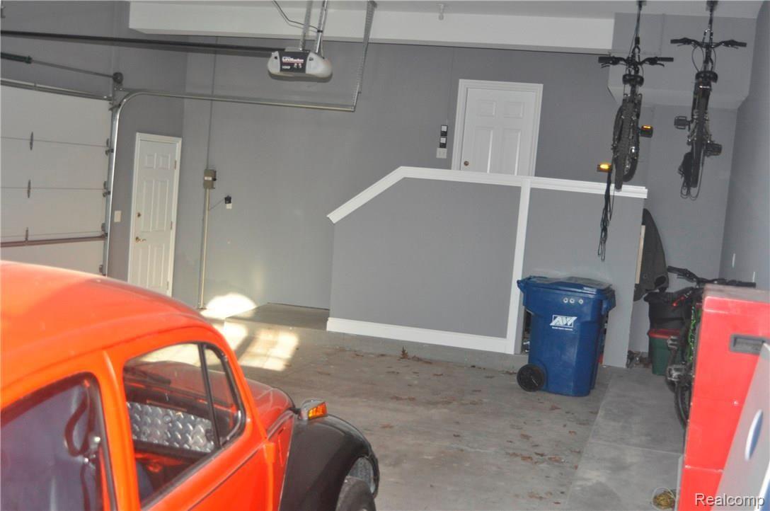 60530 Balmoral Way Rochester, MI 48306 - Photo 80 of 80 Garage 1.JPG