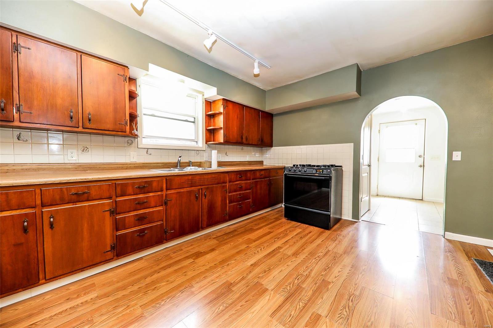 1914 Rhodes Street Madison, IL 62060 - Photo 3 of 16