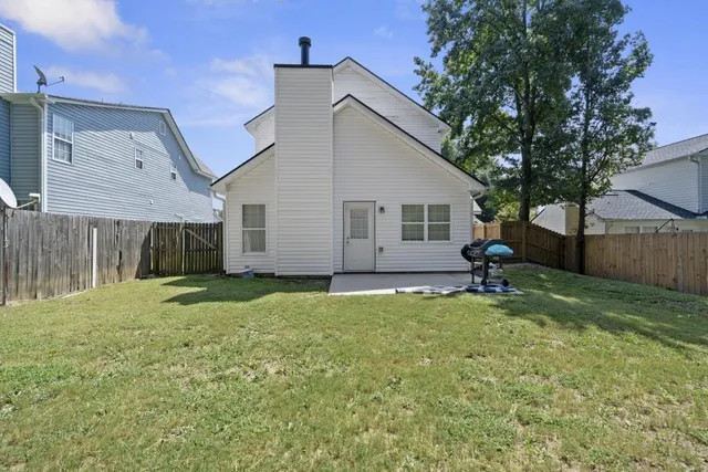 a view of a backyard with small cabin