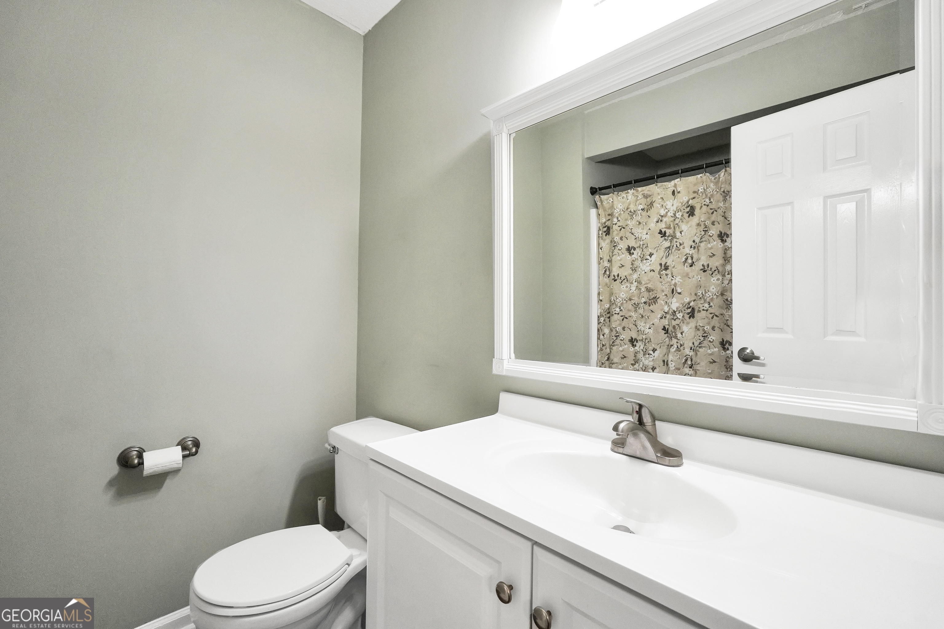 145 Old Highway 85 Senoia, GA 30276 - Photo 9 of 40 a bathroom with a sink a toilet and tub