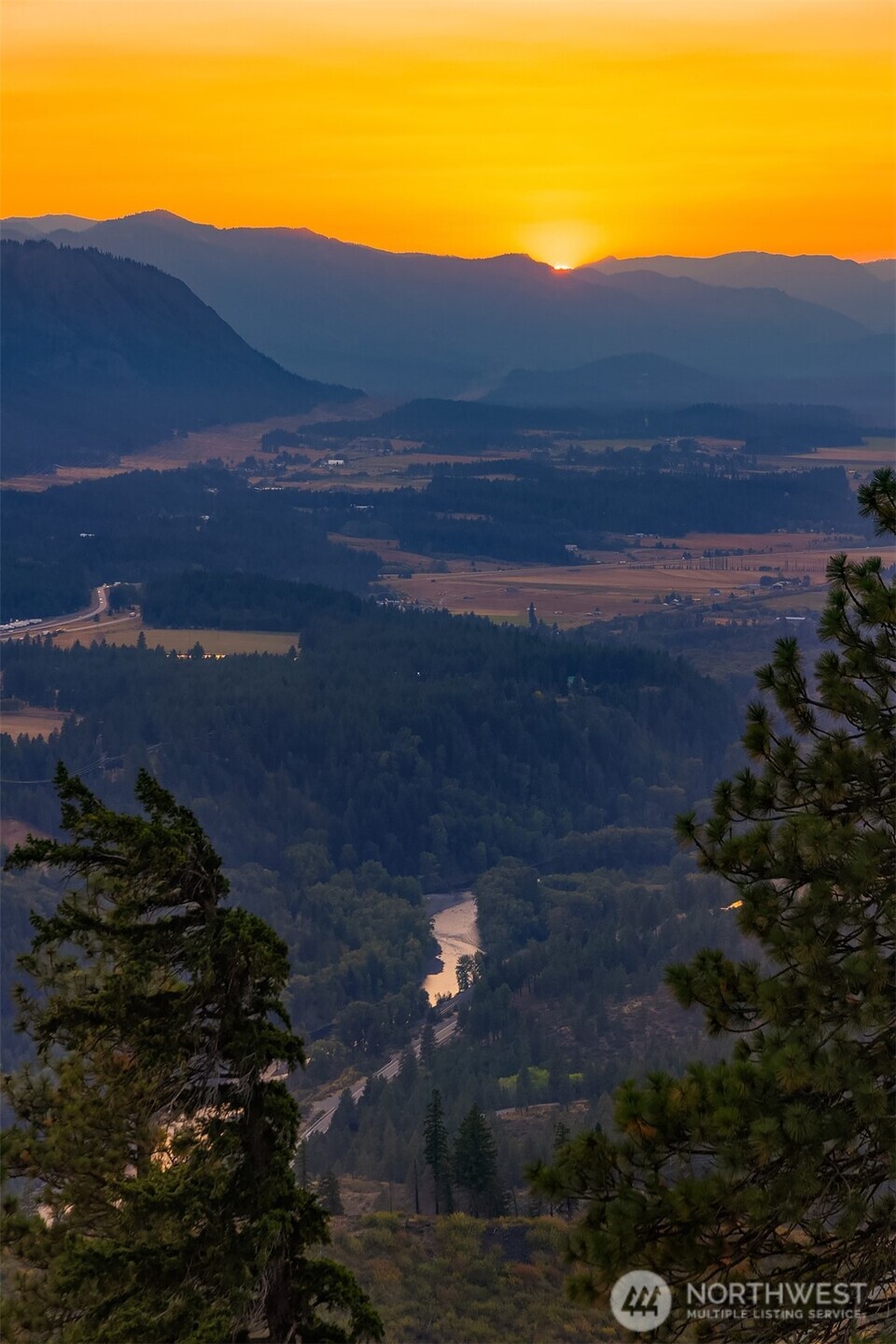 3653 Hart Road Cle Elum, WA 98922 - Photo 28 of 40 a view of sunset and a yard