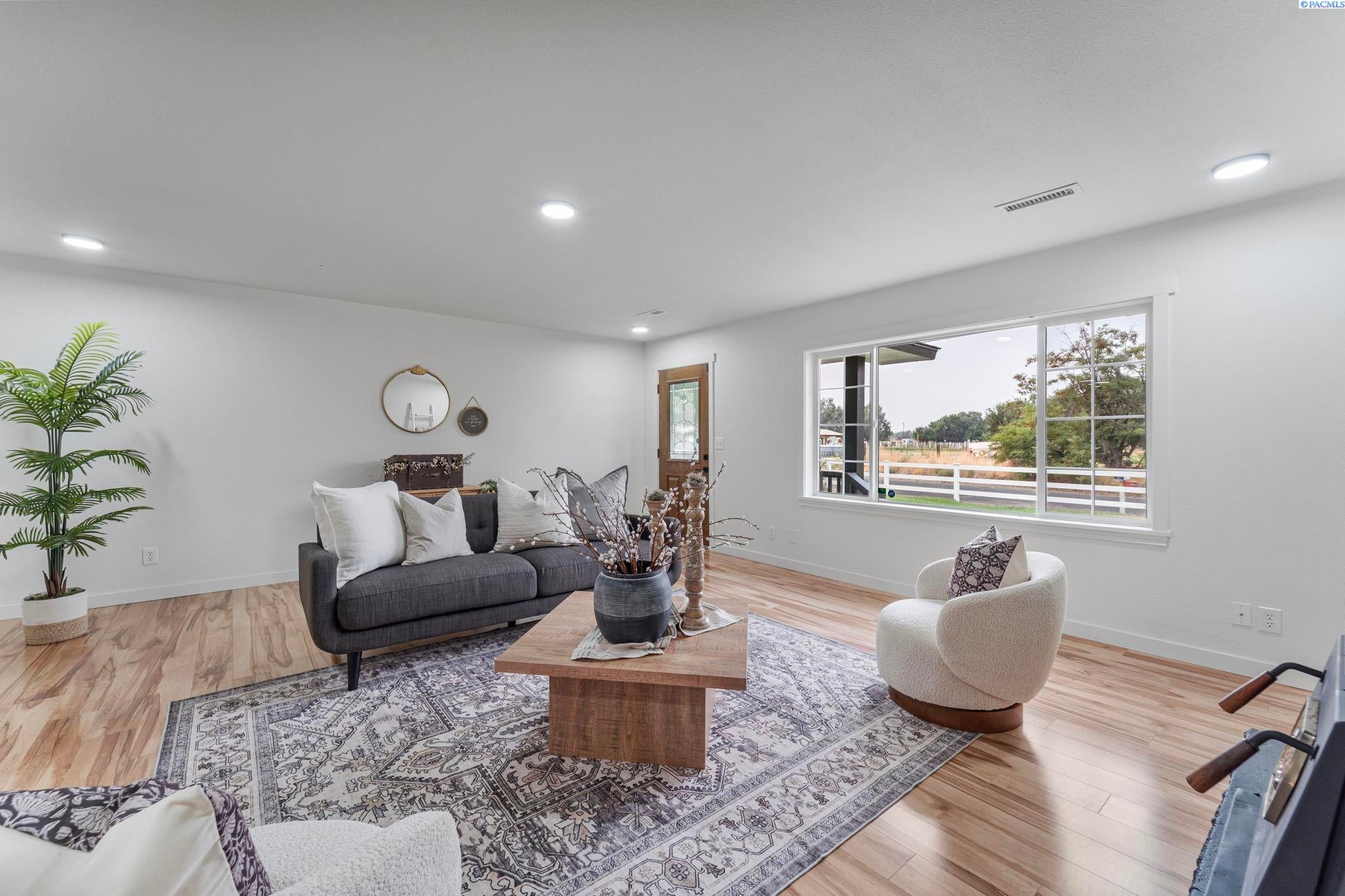 228105 East Game Farm Road Kennewick, WA 99337 - Photo 9 of 29 Gallery Image 9