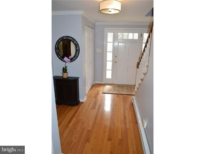 202 Glendale Road Wallingford, PA 19086 - Photo 2 of 21 Hallway