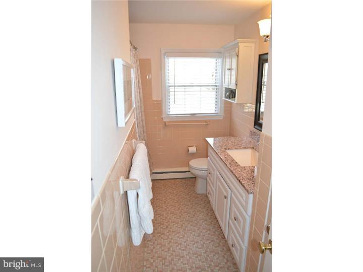 202 Glendale Road Wallingford, PA 19086 - Photo 15 of 21 Bathroom