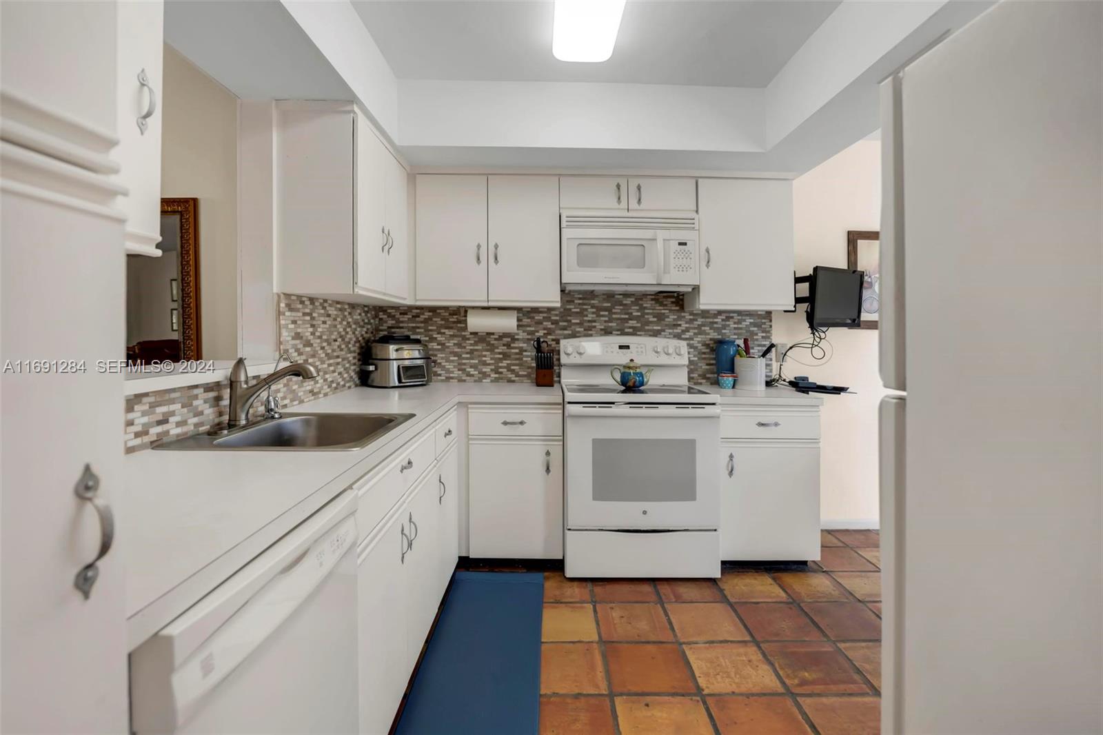 10925 Lake Front Place Boca Raton, FL 33498 - Photo 3 of 35 Gallery Image 3