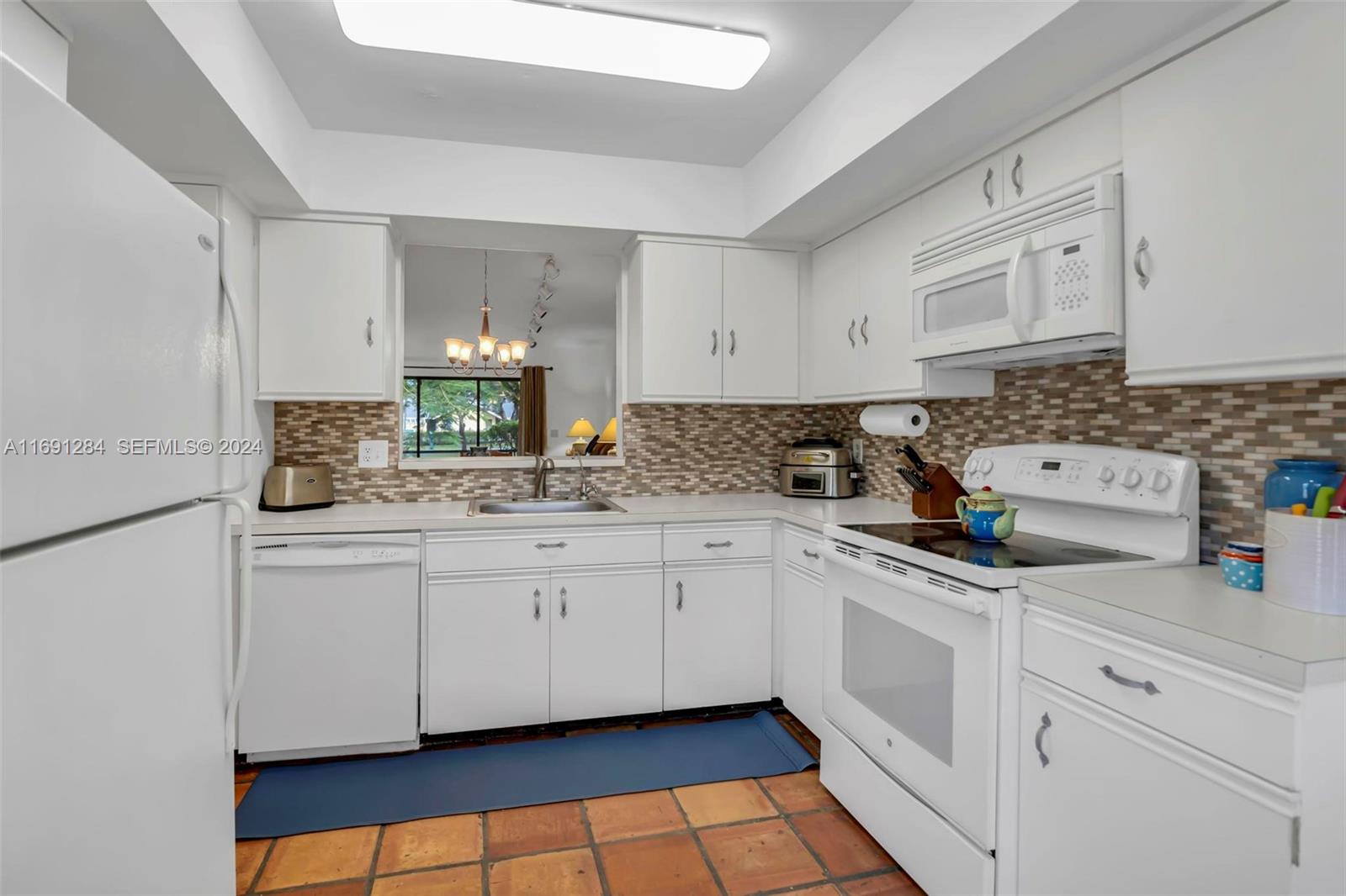 10925 Lake Front Place Boca Raton, FL 33498 - Photo 5 of 35 Gallery Image 5