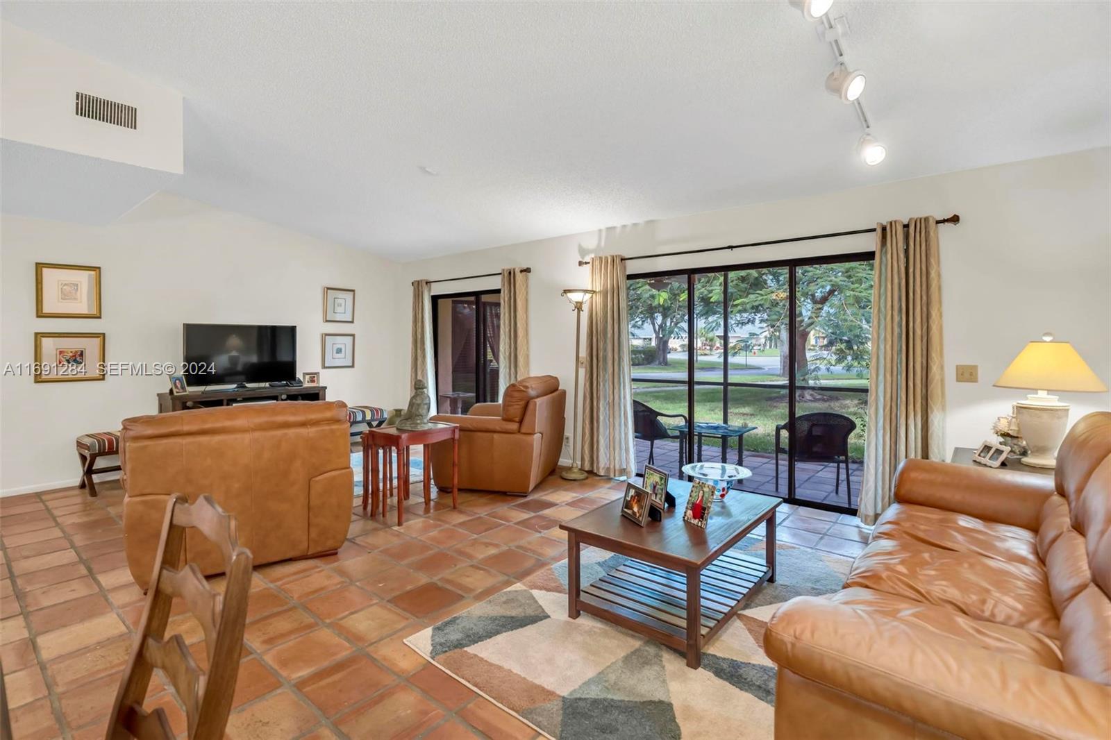 10925 Lake Front Place Boca Raton, FL 33498 - Photo 10 of 35 Gallery Image 10