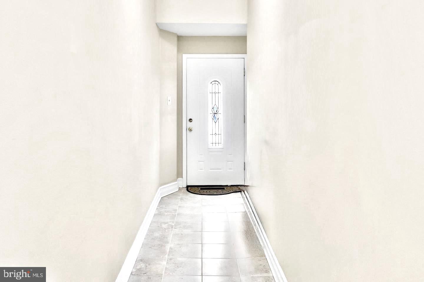 117 South Pavilion Avenue Riverside, NJ 08075 - Photo 4 of 38 Residential Private Entry - Foyer