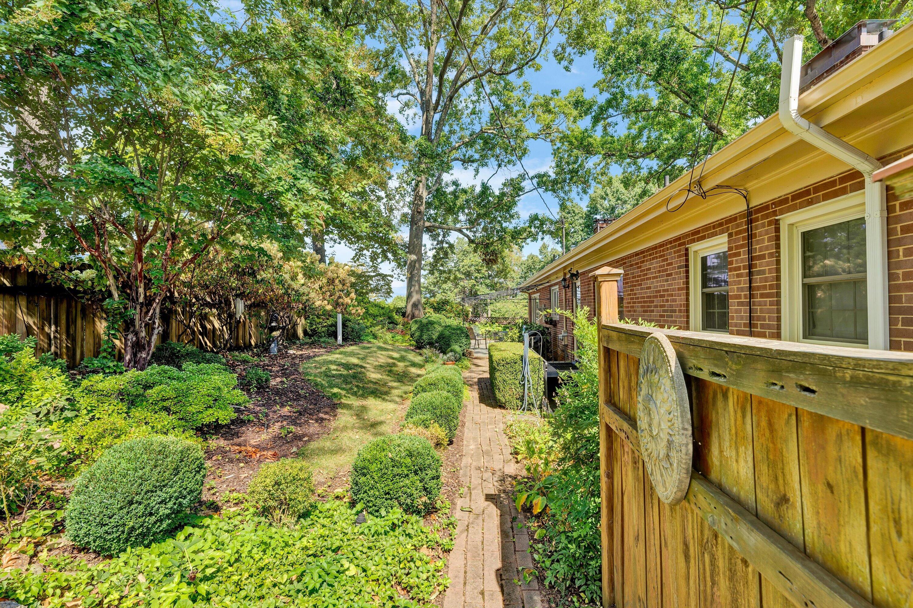 202 Parkcrest Road Southwest Roanoke, VA 24014 - Photo 39 of 48 39-DSC00121