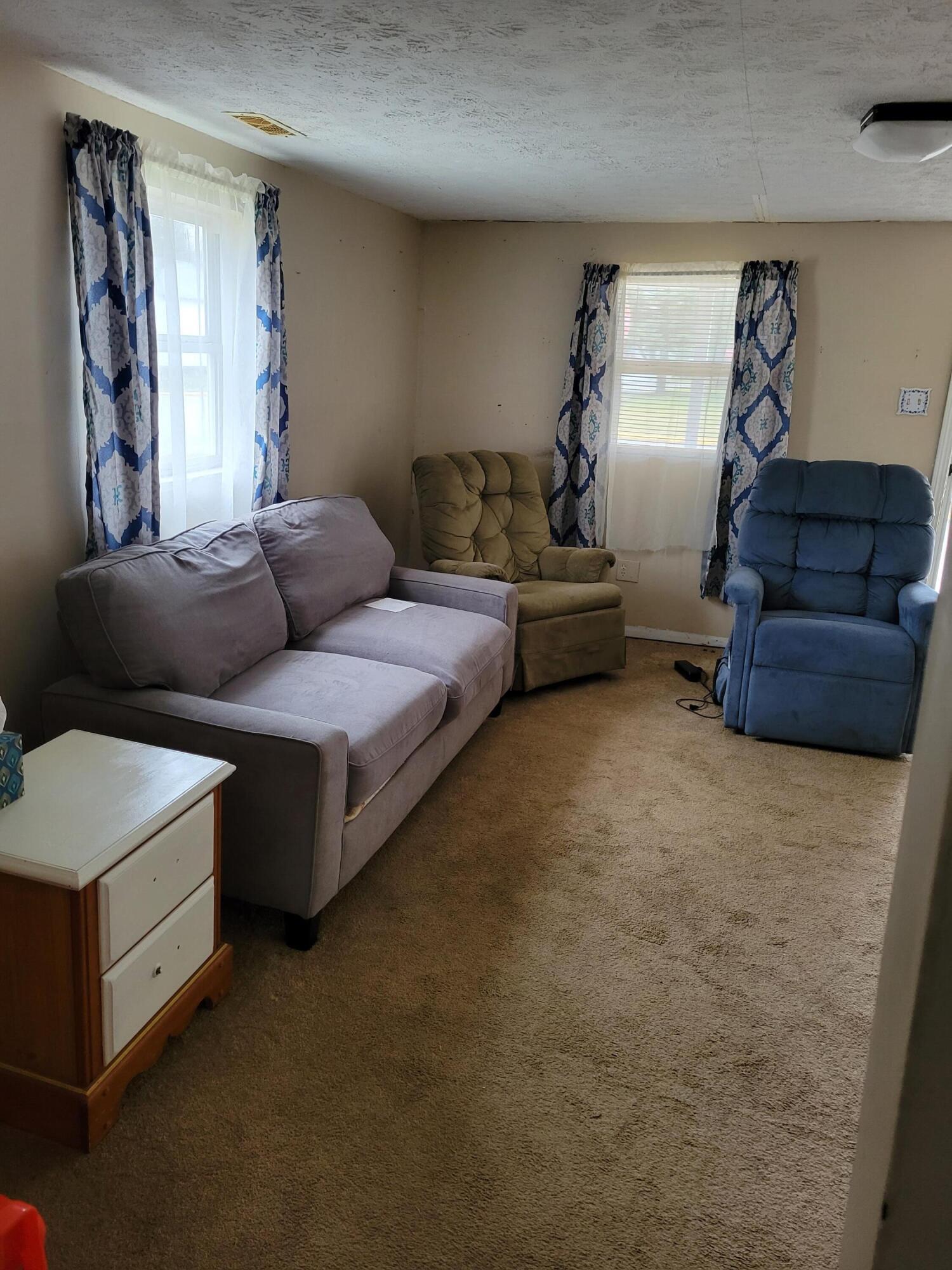 92 Riley Avenue London, OH 43140 - Photo 10 of 39 Living room