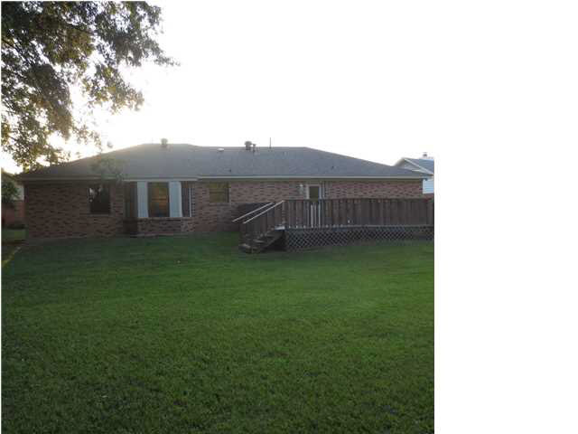104 Michael Cove Ridgeland, MS 39157 - Photo 2 of 11 Large backyard