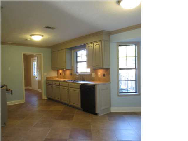 104 Michael Cove Ridgeland, MS 39157 - Photo 6 of 11 Kitchen view 3