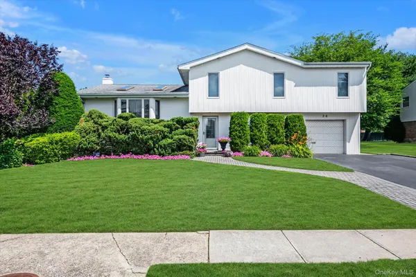 $1,350,000 | 36 Sullivan Drive, Jericho, NY 11753