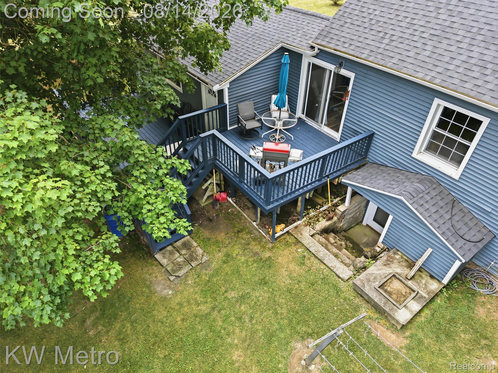 201 South Maple Leaf Road Lapeer, MI 48446 - Photo 55 of 70 Multi-level deck with wood railing, blue siding, and asphalt shingle roofing