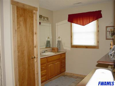 5787 South Washington Road Columbia City, IN 46725 - Photo 16 of 20 Gallery Image 16