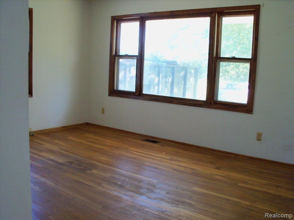 11700 Dunn Road Memphis, MI 48041 - Photo 8 of 19 100_1961