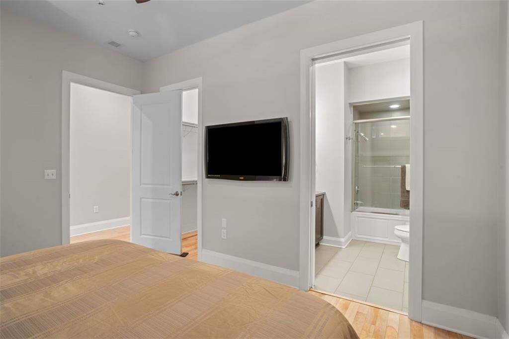 301 Fifth Avenue, Unit 606 Pittsburgh, PA 15222 - Photo 12 of 27 a view of a livingroom with a flat screen tv