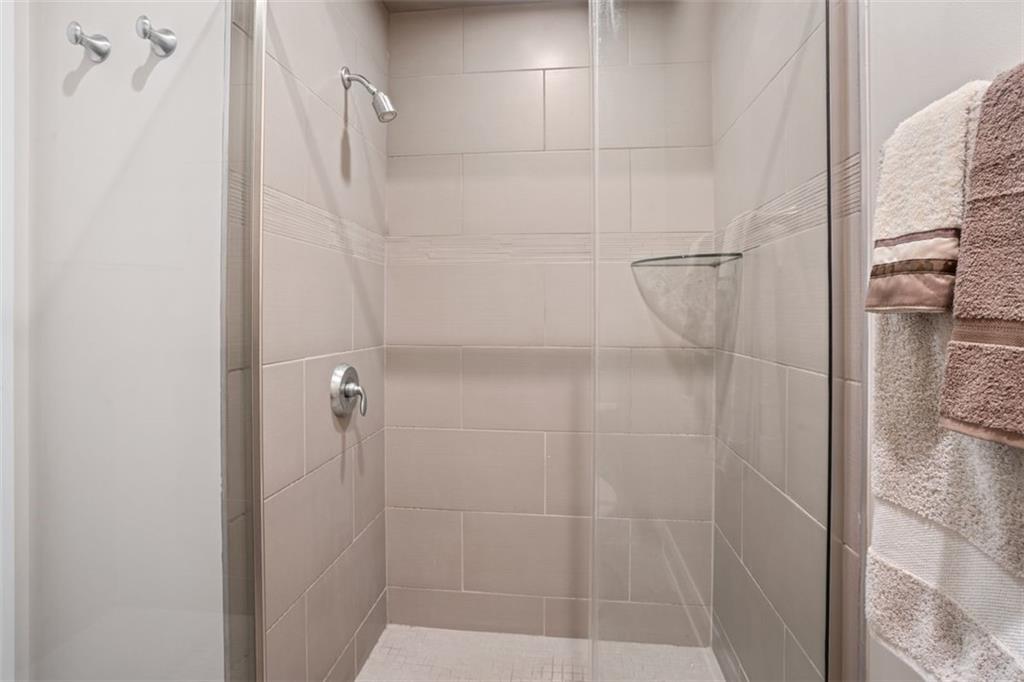 301 Fifth Avenue, Unit 606 Pittsburgh, PA 15222 - Photo 20 of 27 a bathroom with a shower