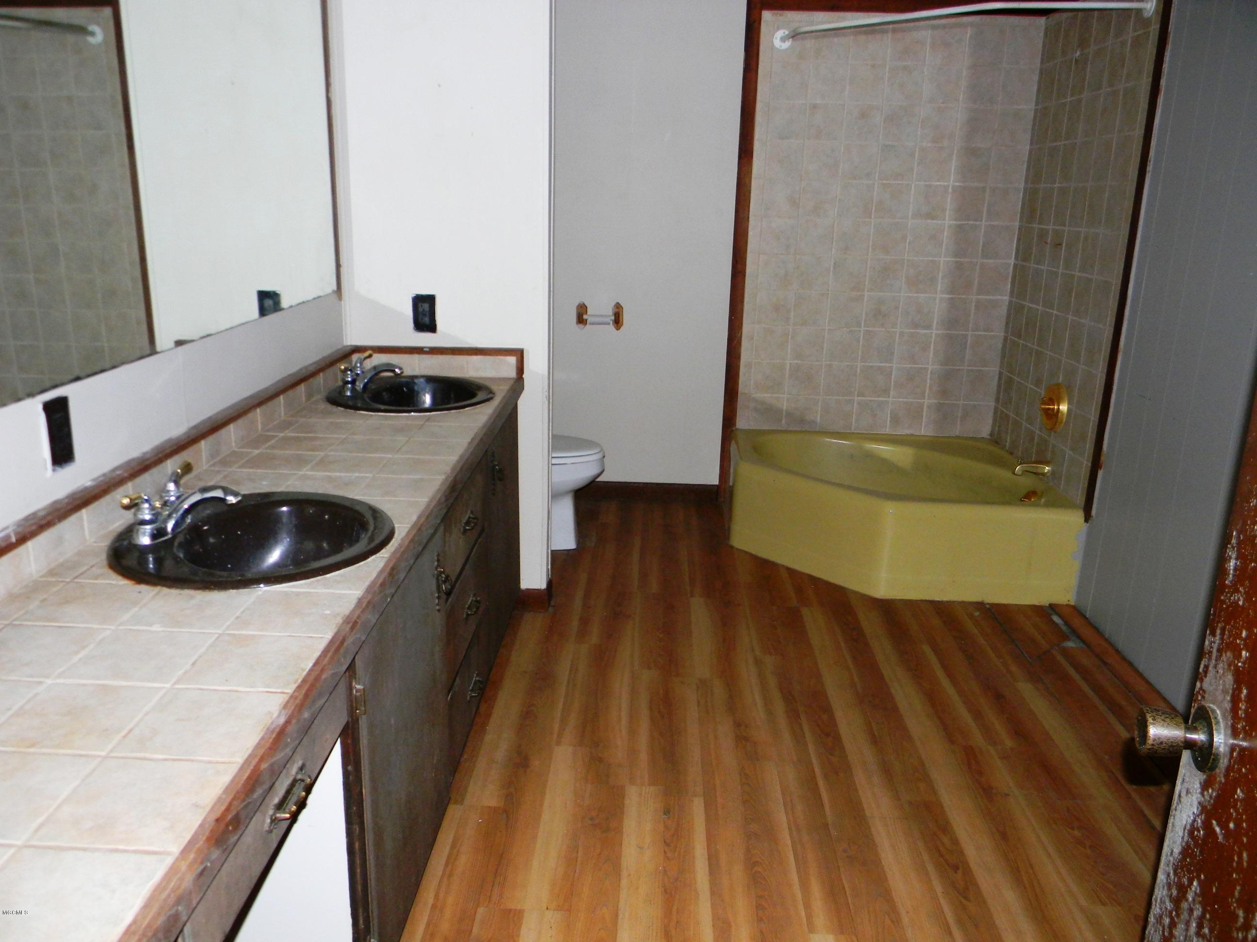 14355 Dedeaux Road Gulfport, MS 39503 - Photo 12 of 19 Bathroom
