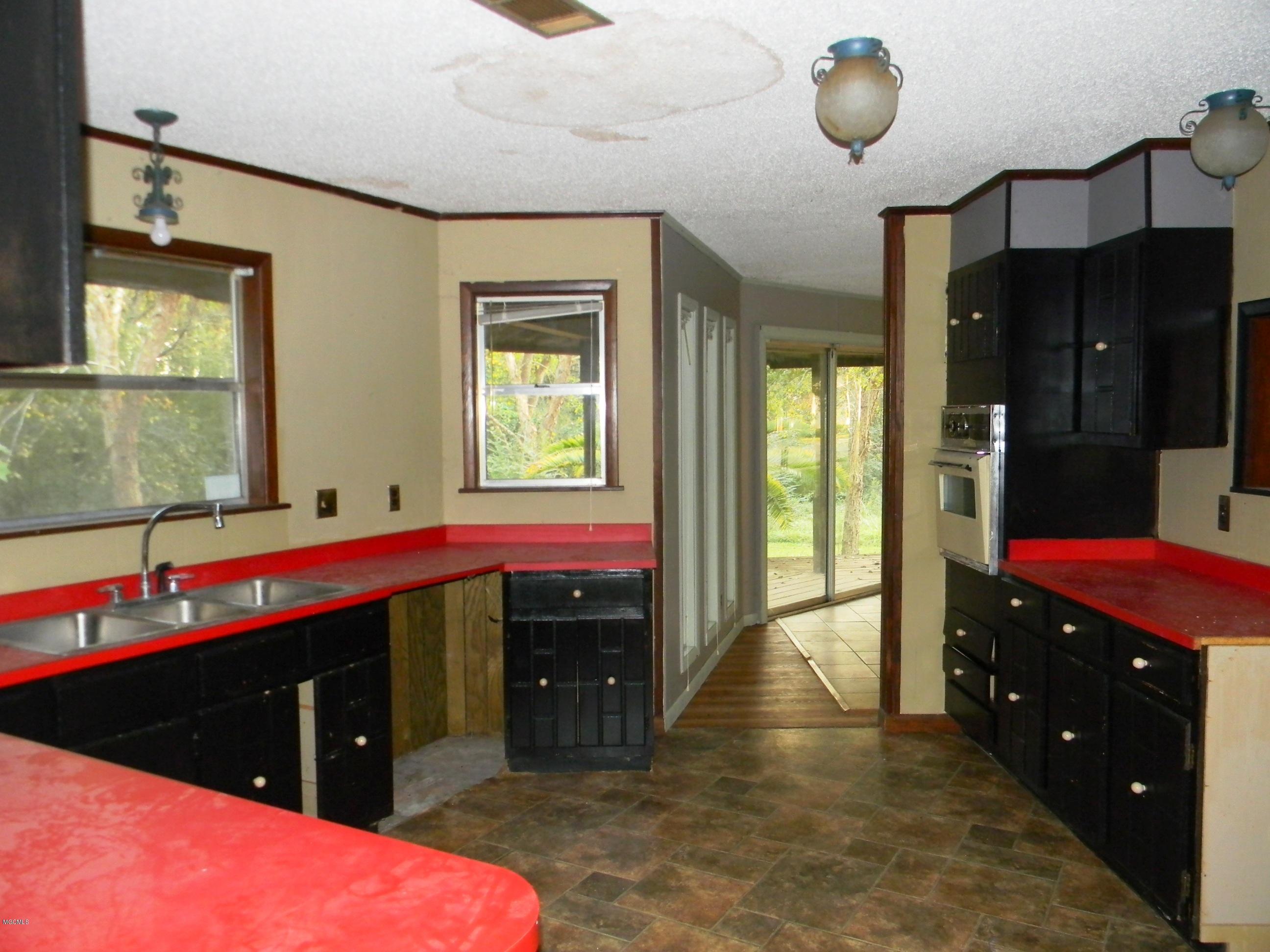 14355 Dedeaux Road Gulfport, MS 39503 - Photo 5 of 19 Kitchen