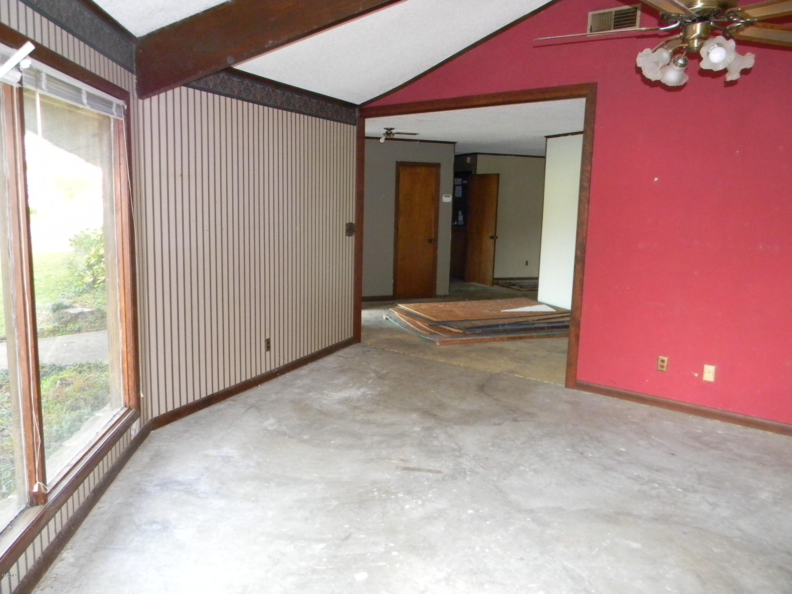 14355 Dedeaux Road Gulfport, MS 39503 - Photo 9 of 19 Living Room