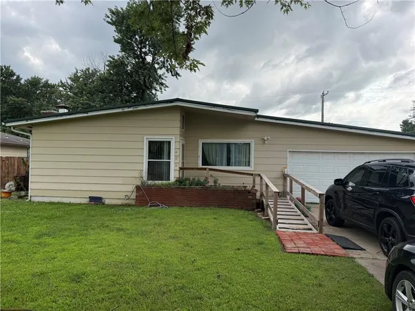 $85,000 | 404 South Overlook Drive, Coffeyville, KS 67337