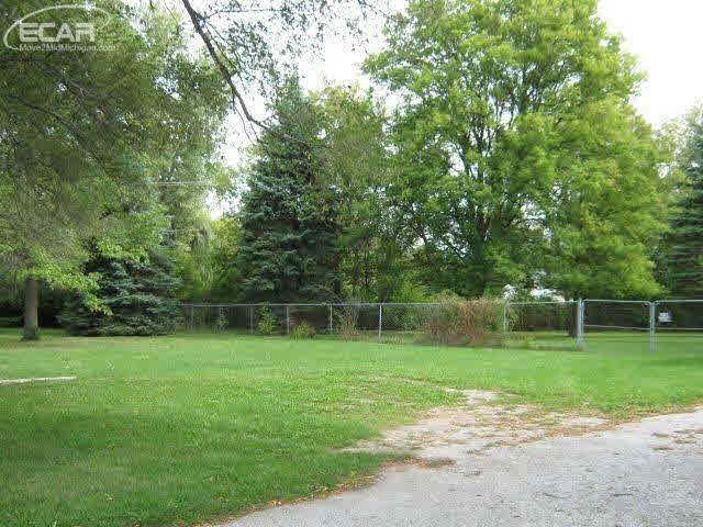 3289 South Genesee Road Burton, MI 48519 - Photo 2 of 14 20449201-1.JPG