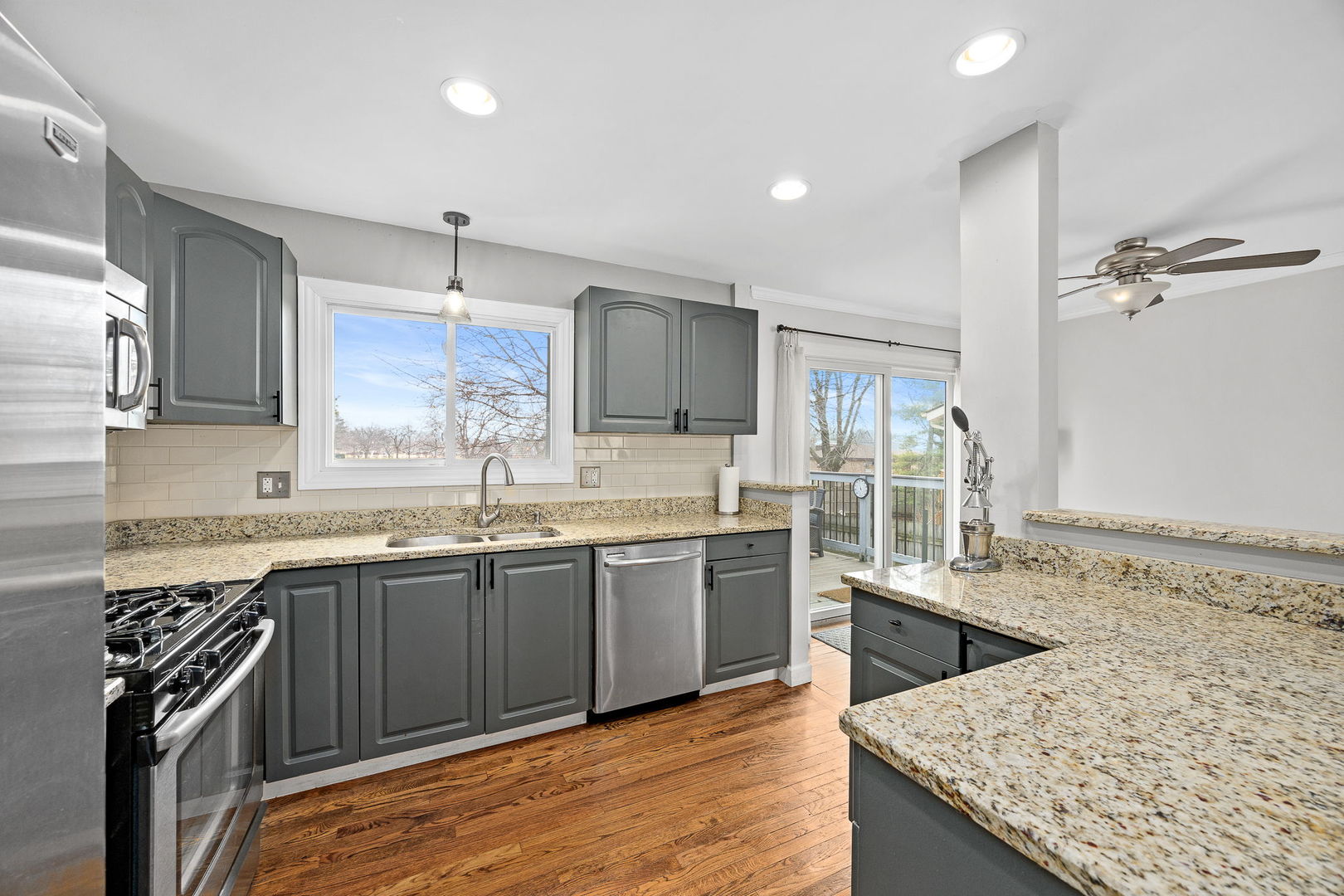 24W631 Springdale Drive Naperville, IL 60540 - Photo 3 of 36