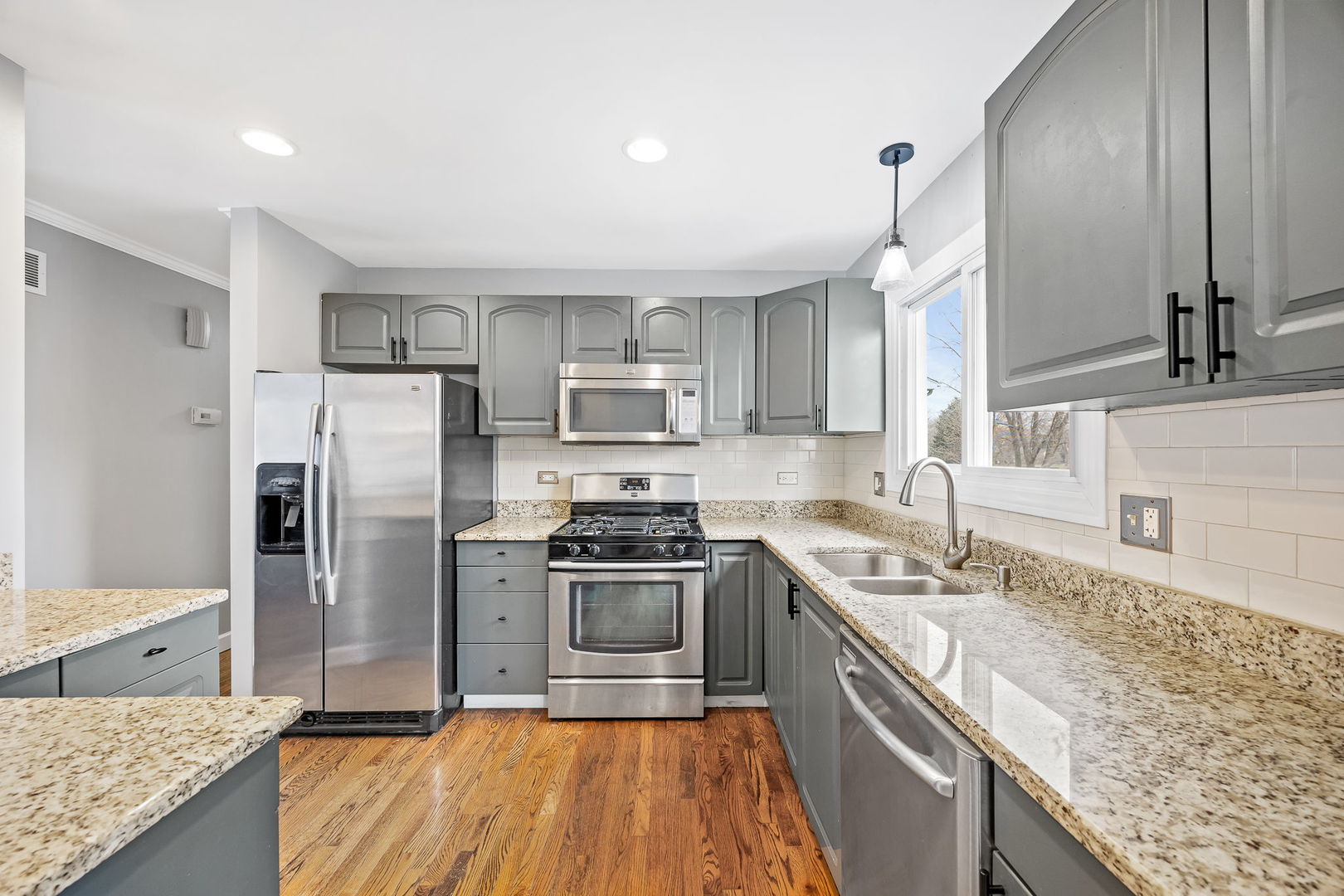 24W631 Springdale Drive Naperville, IL 60540 - Photo 4 of 36