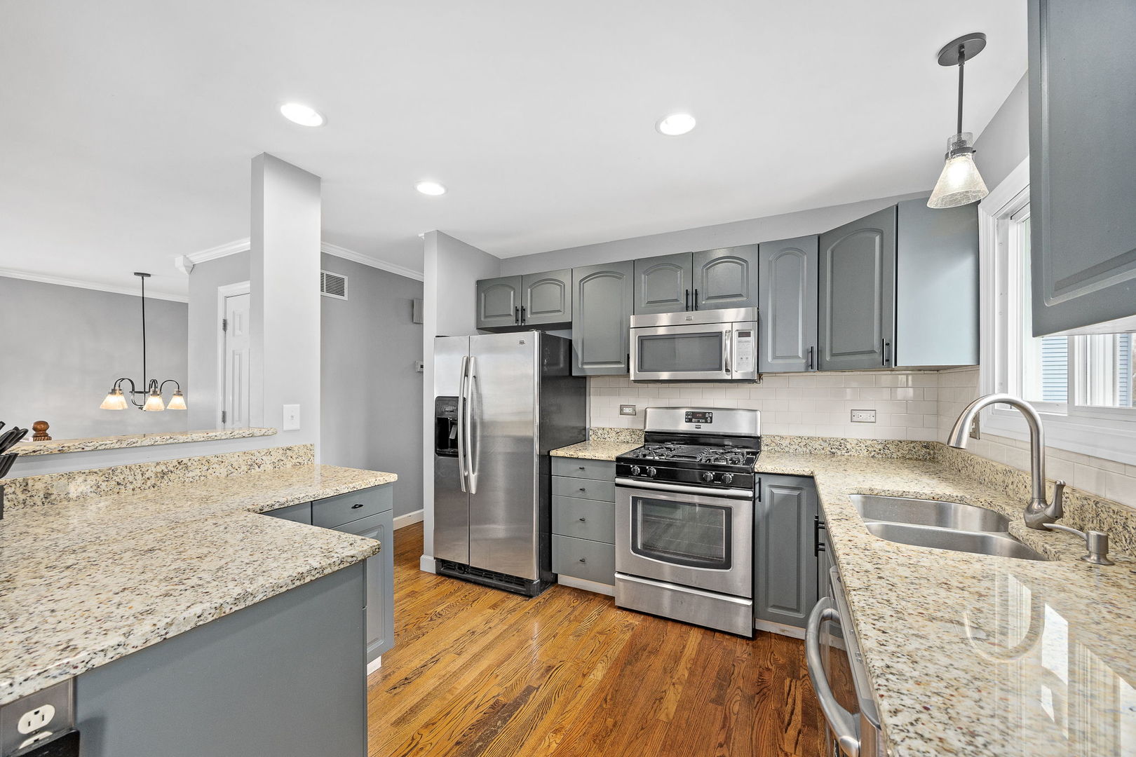 24W631 Springdale Drive Naperville, IL 60540 - Photo 6 of 36