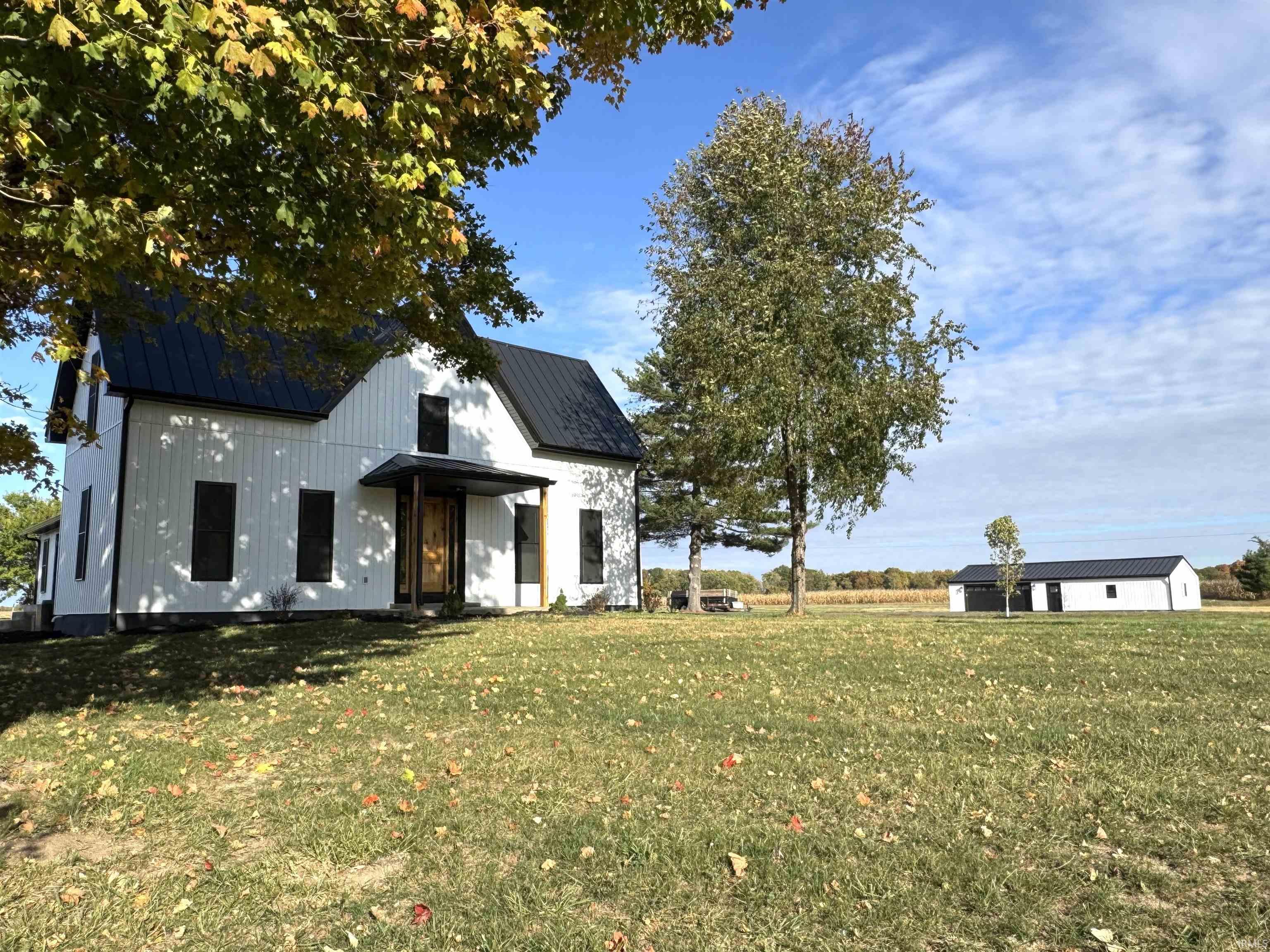 8061 Highway 47 Crawfordsville, IN 47933 - Photo 3 of 36