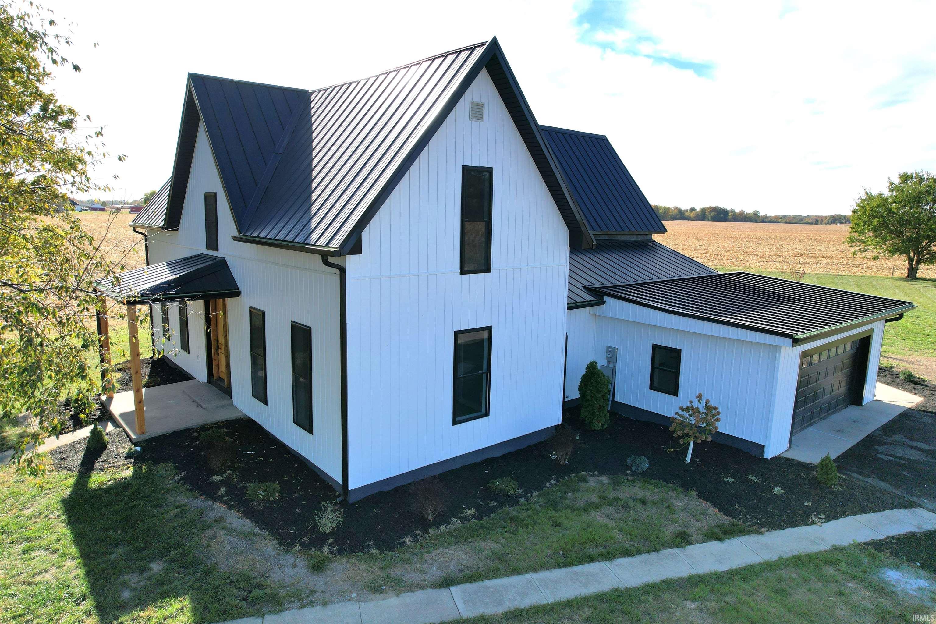 8061 Highway 47 Crawfordsville, IN 47933 - Photo 5 of 36