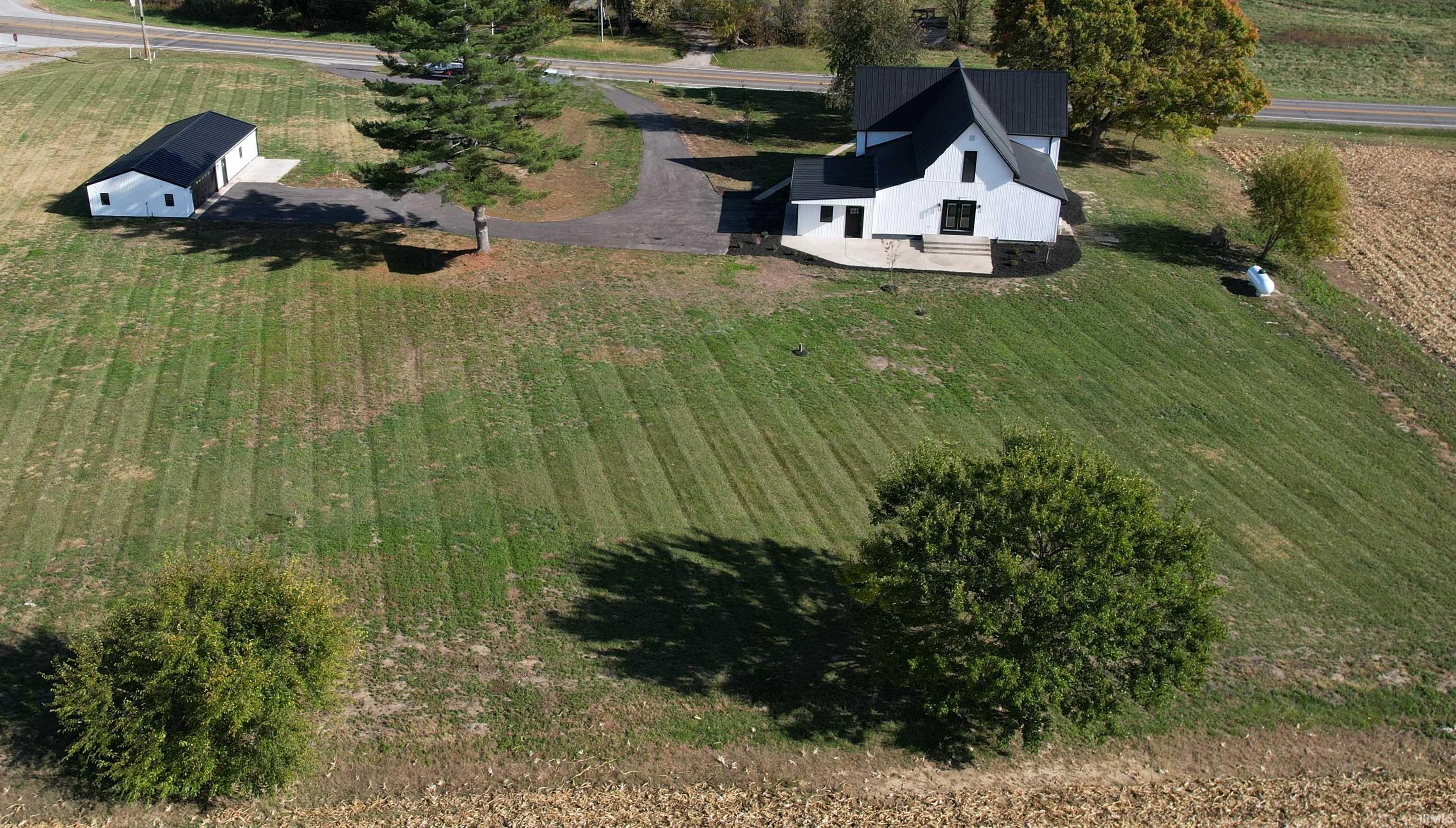 8061 Highway 47 Crawfordsville, IN 47933 - Photo 7 of 36