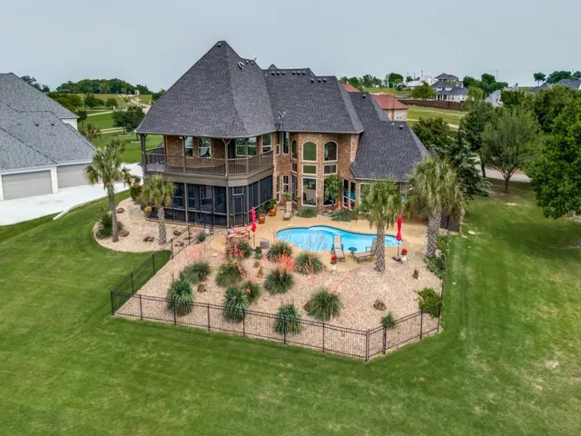 a view of a house with backyard and sitting area