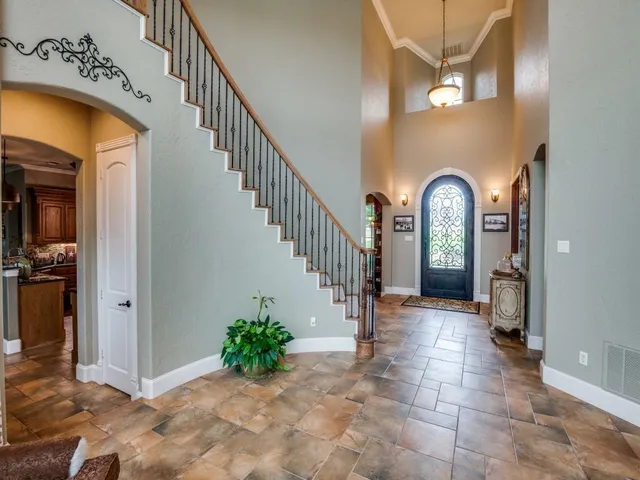 a view of entryway with a front door