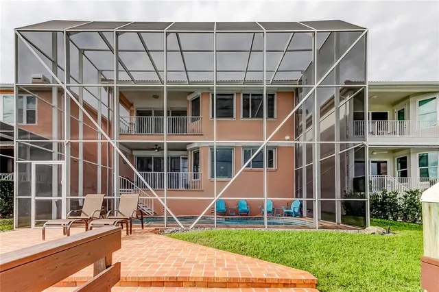 a view of house with front yard