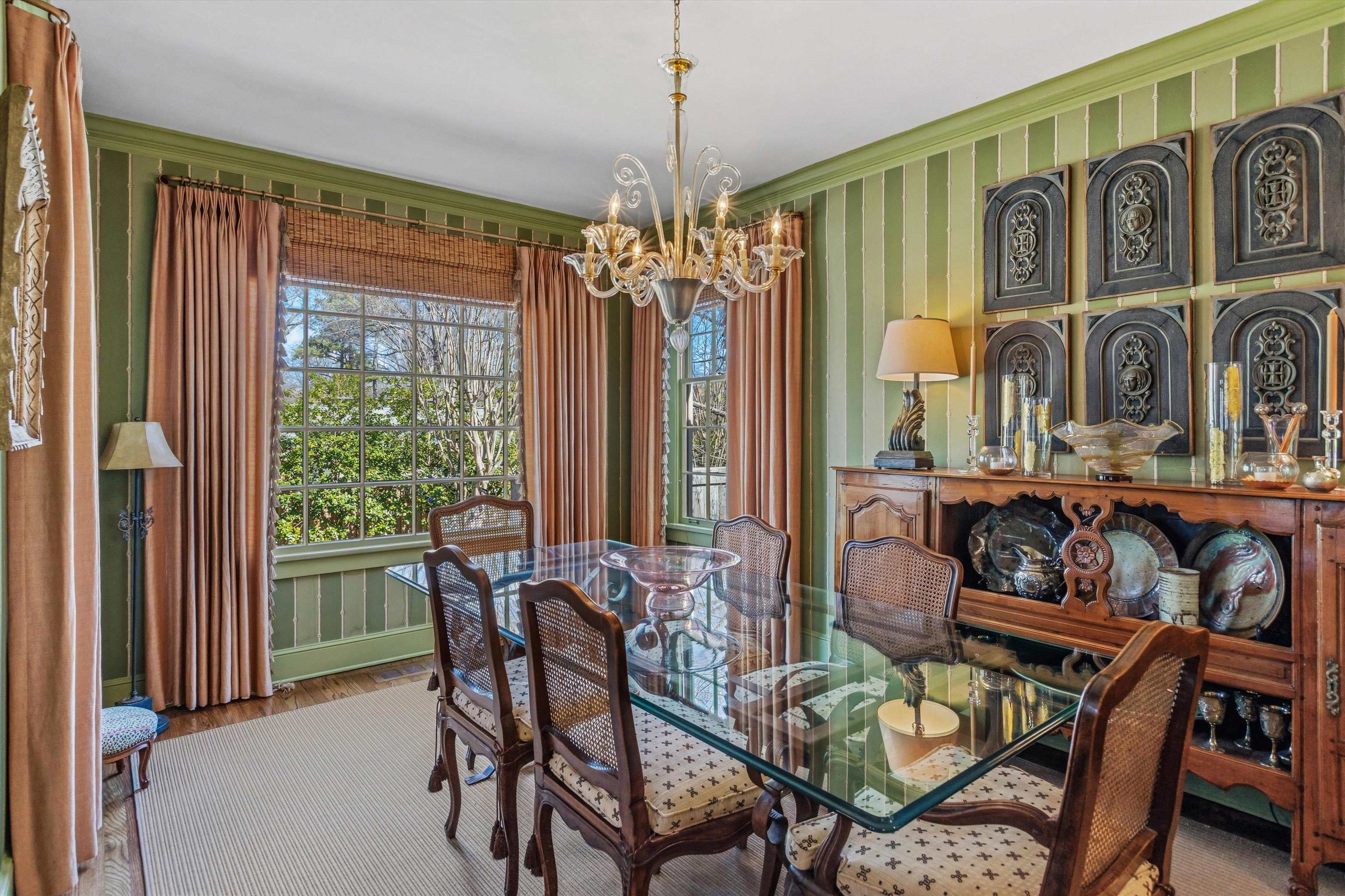 400 Colonial Road Memphis, TN 38117 - Photo 13 of 40 a view of a dining room with furniture window and outside view